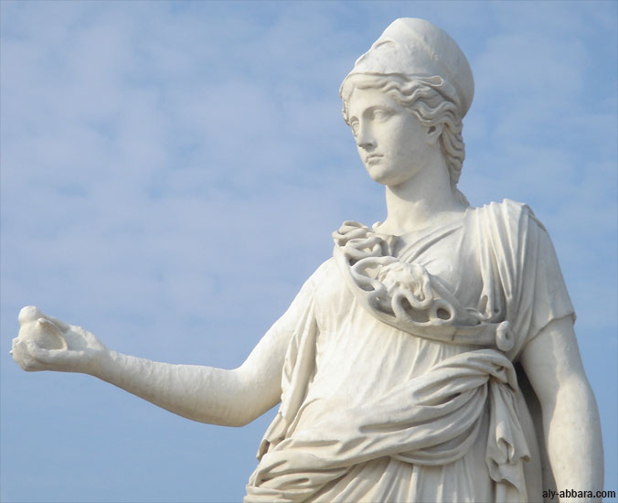 Athéna (Minerve) : la déesse de la guerre, de la sagesse et des aritsants (Jardin de Luxembourg à Paris)