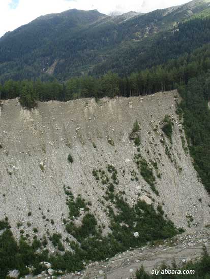 L'impressionnate vallée creusée dans la montagne par le Glacier des Bossons