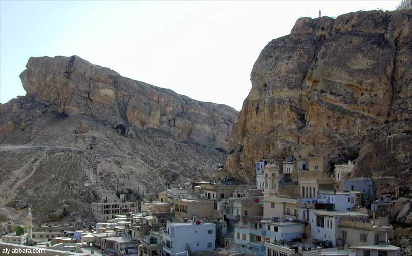 Syrie - Maaloula : le village avec ses édifices religieux, ses habitations et ses falaises