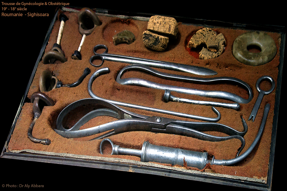 Trousse de Gynécologie et Obstétrique datant de 18° - 19° siècle - Roumania - Musée de Sighisoara