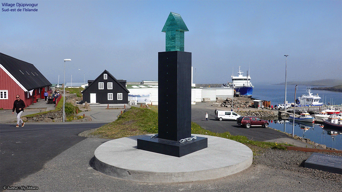 Islande (Iceland) orientale - Village Djúpivogur - Dans la rive sud du fjord Berufjörður