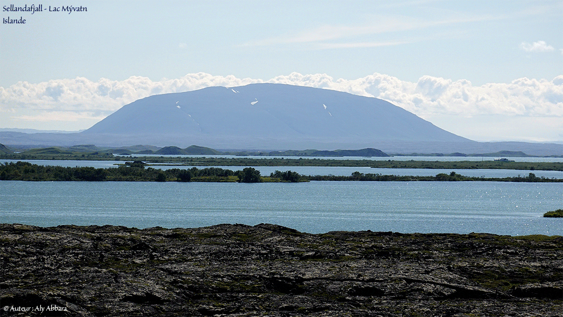 Islande (Iceland) - Montagne volcan Sellandafjall au sud-est du lac Mývatn