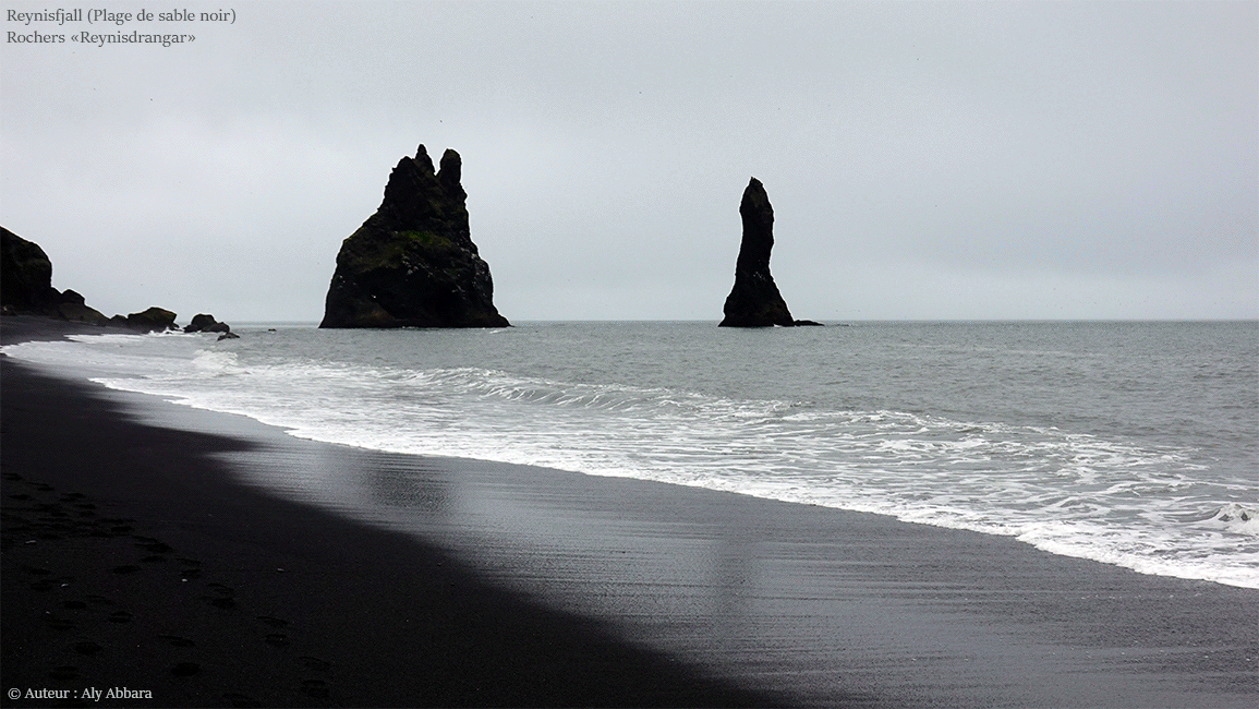 Islande (Iceland) - Reynisfjara (la Plage de sable noir) et Reynisdrangar (les Piliers rocheux)