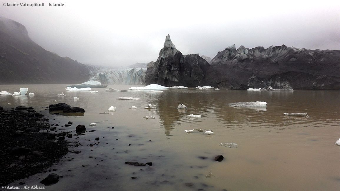 Islande (Iceland) - Au pied du Glacier Svinafellsjökull - Une des langues méridionales du grand glacier « Vatnajökull »
