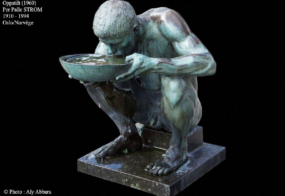 OPPSTILT : Œuvre du sculpteur norvégien : Per Palle STORM - Exposée dans le jardin de l'Hôtel de Ville d'Oslo en Norvège