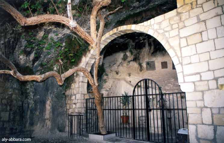 Maaloula ; couvent de Mar Taqla : vue partielle de la caverne sacrée